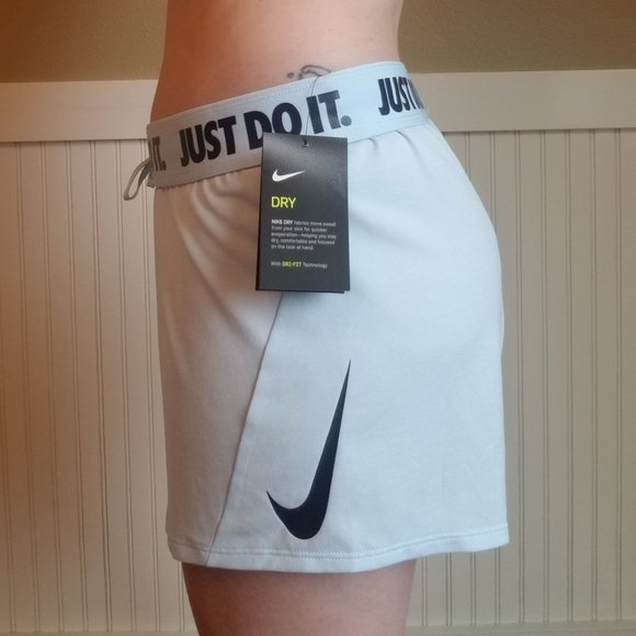 NIKE W DRY SHORT ATTK TR5 SWSH NWT - Picture 3 of 4